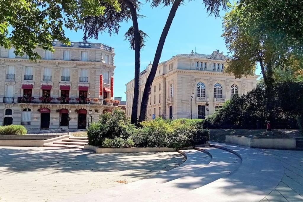 Les Loges Du Theatre Degustation Champagne Offerte Jacuzzi Sauna Jeux Velos Maison Prive 150M2 Historique 14Pers Max Emplacement Exceptionnel Et Chic, 200M De L'Avenue De Champagne, Gare, Musee, Jardins, Restaurations, Toutes Commodites Epernay Luaran gambar