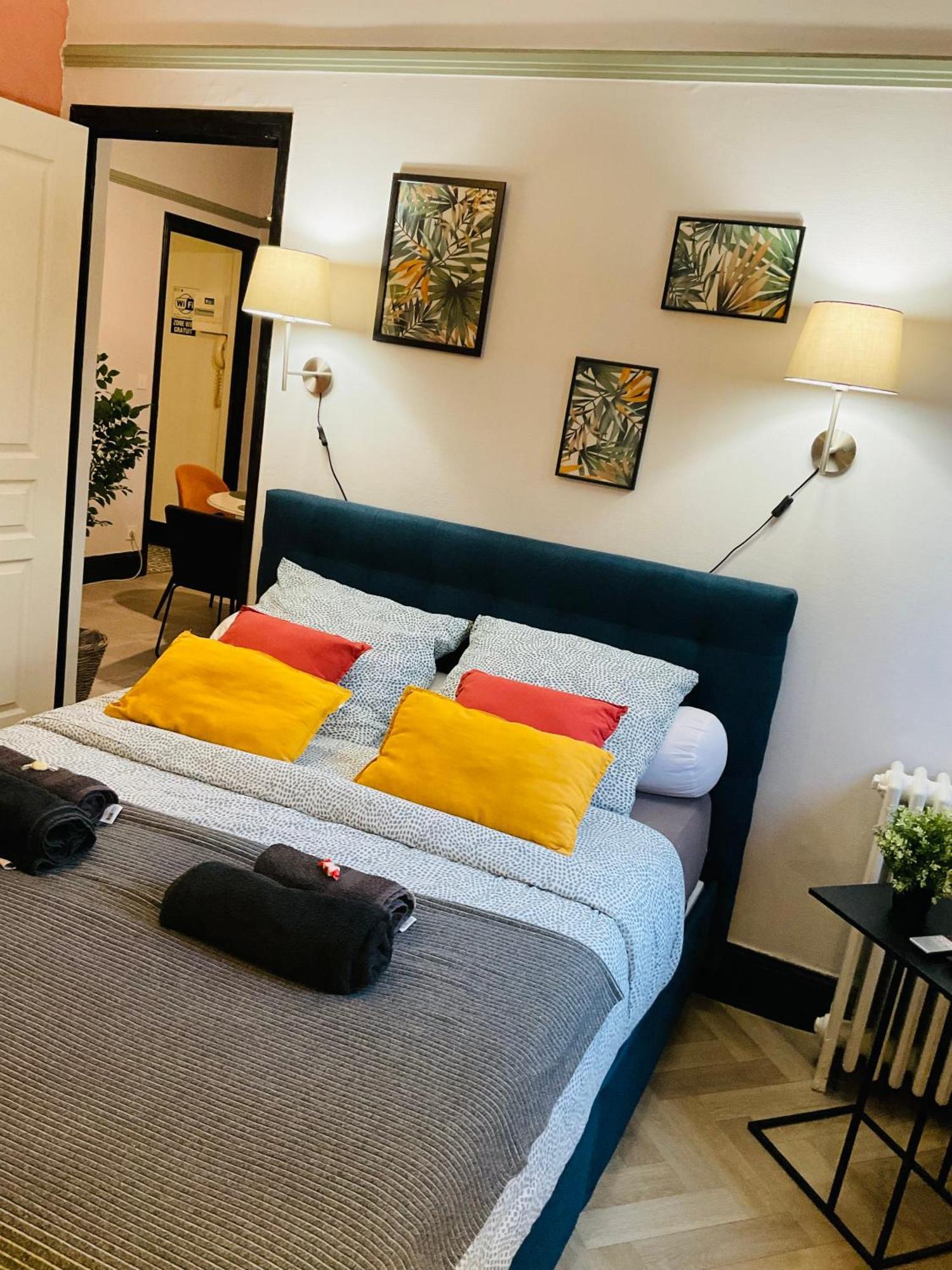 Les Loges Du Theatre Degustation Champagne Offerte Jacuzzi Sauna Jeux Velos Maison Prive 150M2 Historique 14Pers Max Emplacement Exceptionnel Et Chic, 200M De L'Avenue De Champagne, Gare, Musee, Jardins, Restaurations, Toutes Commodites Epernay Luaran gambar