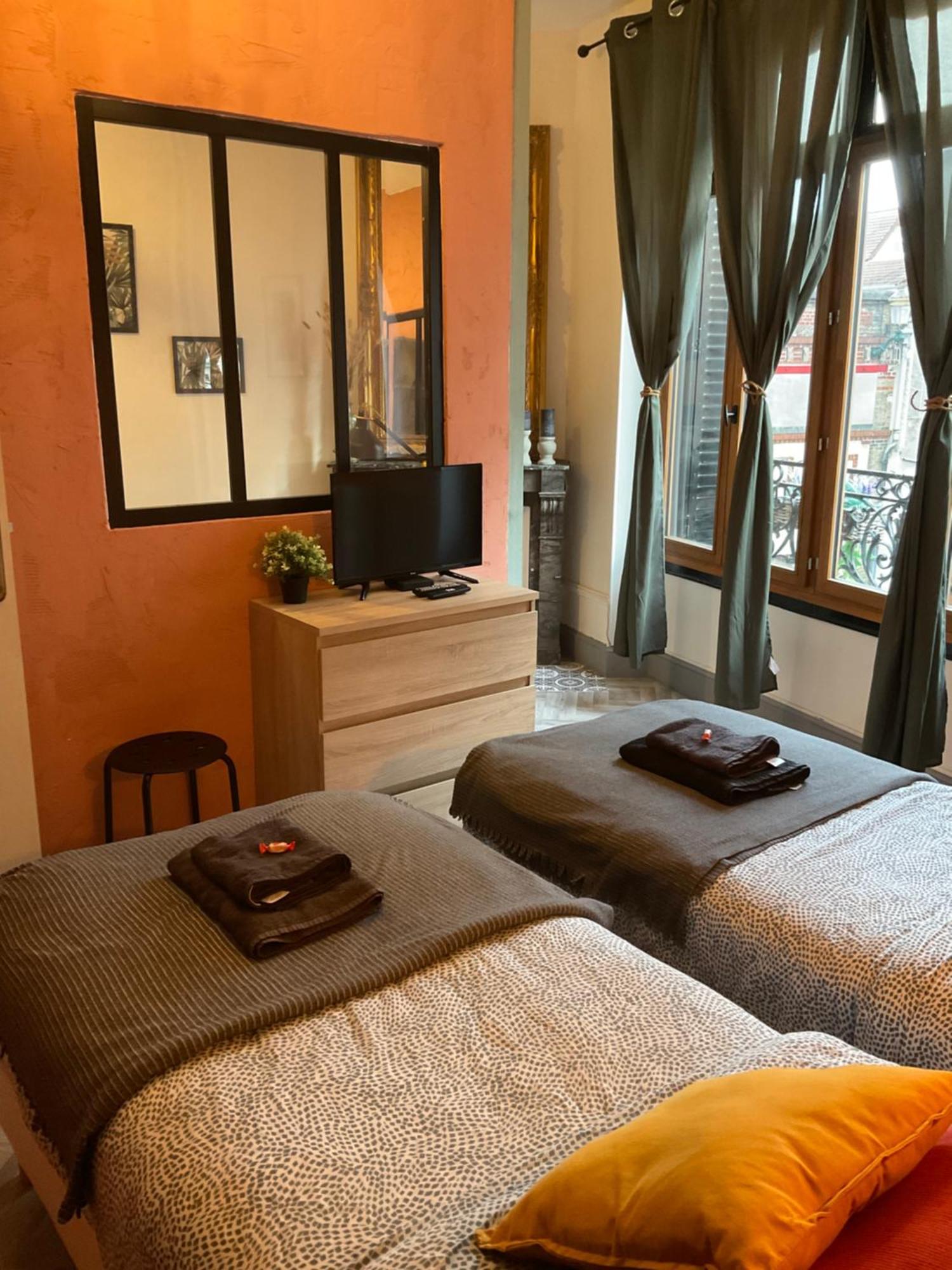Les Loges Du Theatre Degustation Champagne Offerte Jacuzzi Sauna Jeux Velos Maison Prive 150M2 Historique 14Pers Max Emplacement Exceptionnel Et Chic, 200M De L'Avenue De Champagne, Gare, Musee, Jardins, Restaurations, Toutes Commodites Epernay Luaran gambar