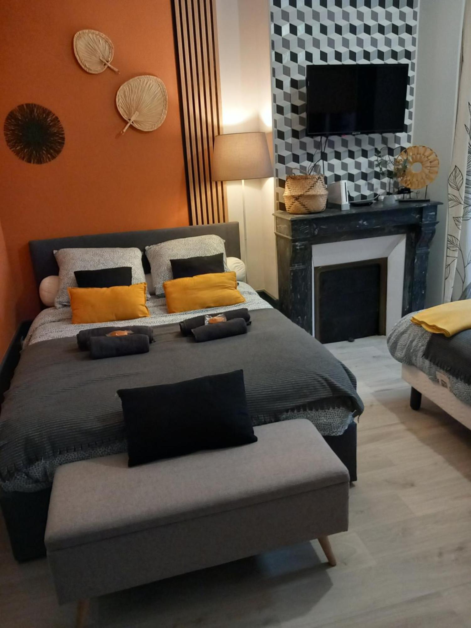 Les Loges Du Theatre Degustation Champagne Offerte Jacuzzi Sauna Jeux Velos Maison Prive 150M2 Historique 14Pers Max Emplacement Exceptionnel Et Chic, 200M De L'Avenue De Champagne, Gare, Musee, Jardins, Restaurations, Toutes Commodites Epernay Luaran gambar