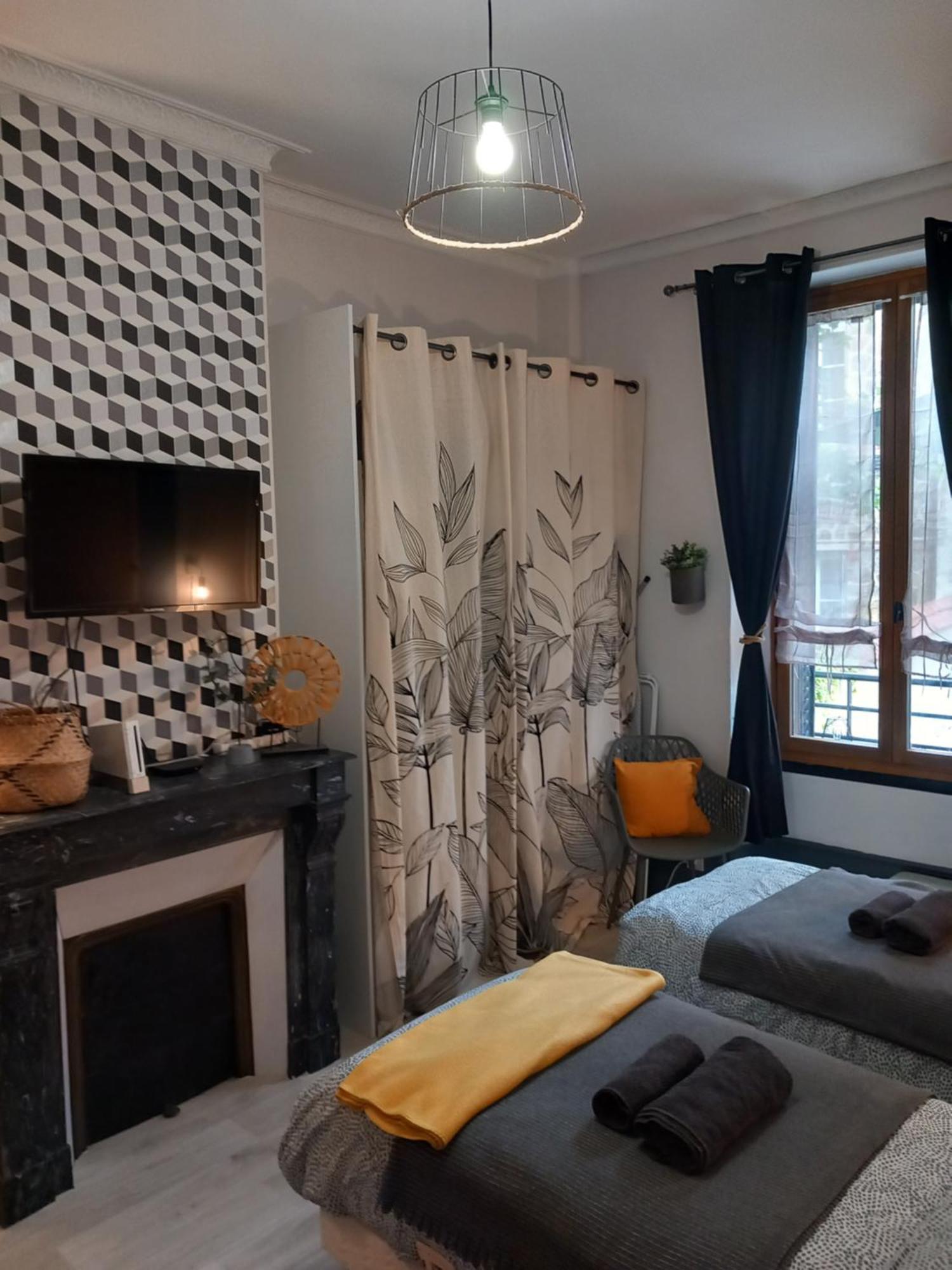 Les Loges Du Theatre Degustation Champagne Offerte Jacuzzi Sauna Jeux Velos Maison Prive 150M2 Historique 14Pers Max Emplacement Exceptionnel Et Chic, 200M De L'Avenue De Champagne, Gare, Musee, Jardins, Restaurations, Toutes Commodites Epernay Luaran gambar